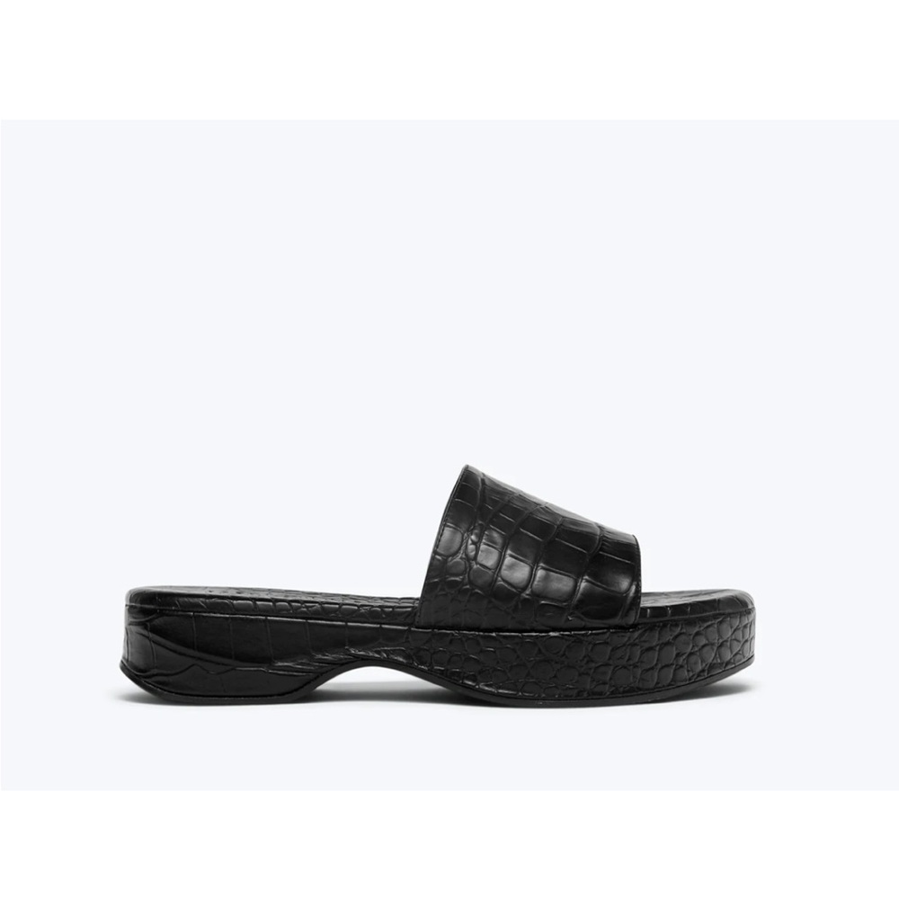 Freda Salvador - DIANA slides - Size 9 - NWT